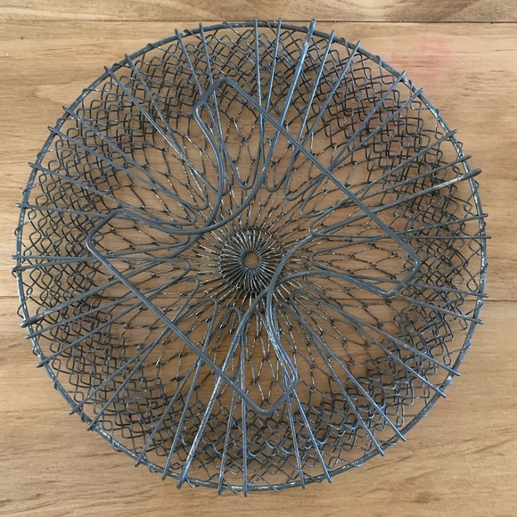 Vintage collapsible Wire Egg Basket - Picture 2 of 3